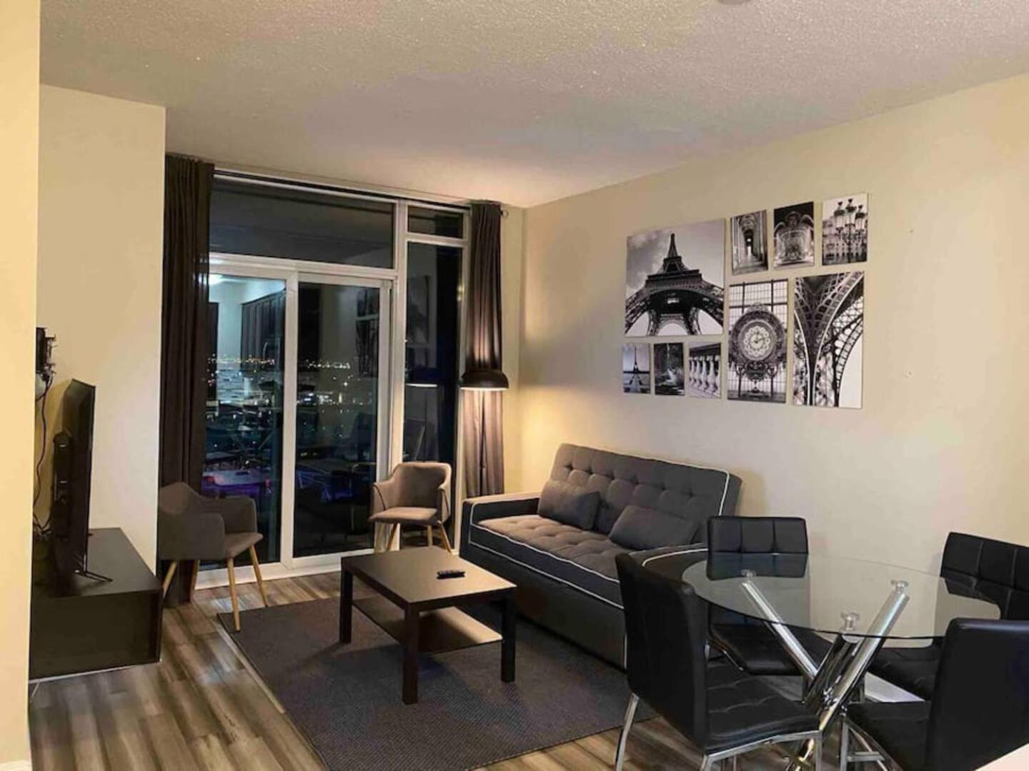 Luxurious 1 Bedroom Den, 1 Bath Condo Square One Mississauga Exterior foto